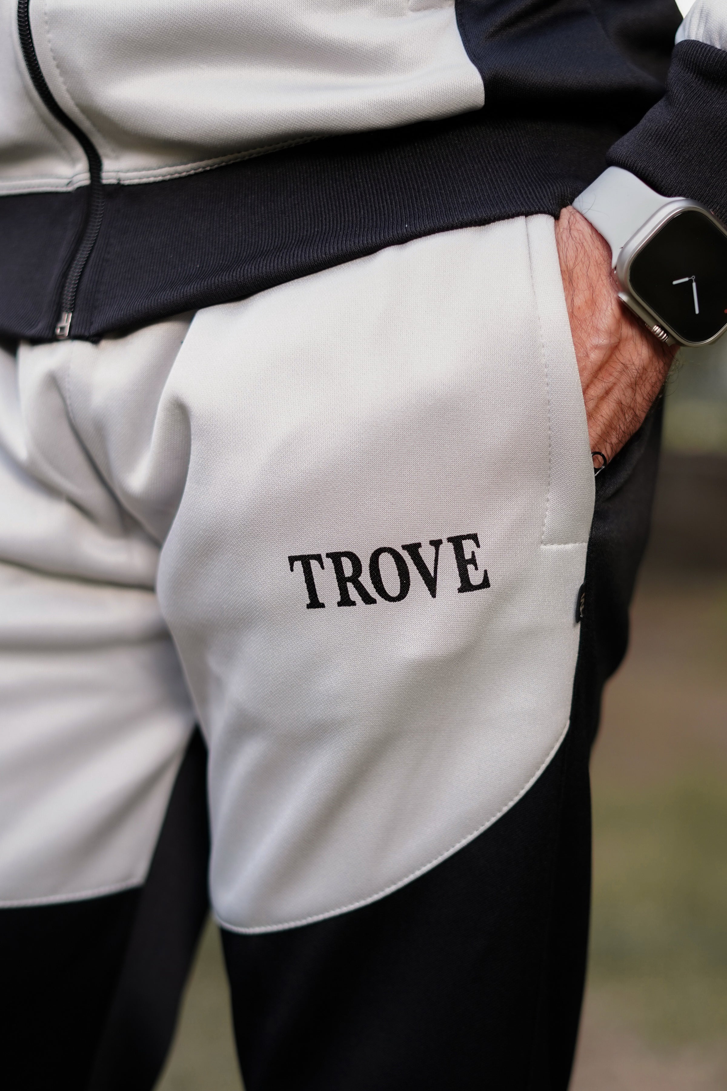 Trove Sleek Silver Activewear